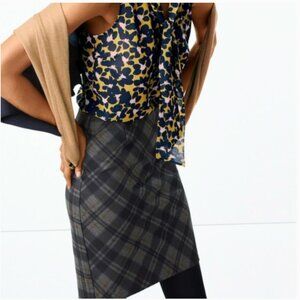 NWOT Cabi Step Out Skirt in Kennedy Plaid Gray Black Preppy Sz 2